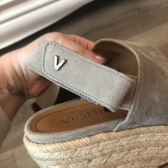 Vionic Wedges size 9.5 - Picture 4 of 7